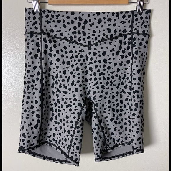 Balance Athletica Biker Short large - Picture 3 of 8